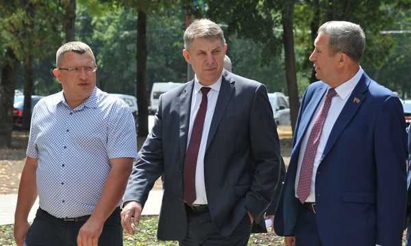 В Брянске продолжается ремонт Майского парка