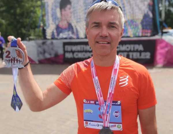 Известный журналист и политик Евгений Ревенко принял участие в брянском полумарафоне