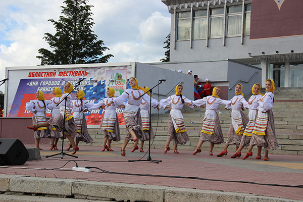 На фестивале «Дни городов и районов Брянской области» свои достижкения представил Почепский район