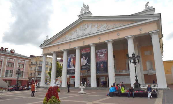 В Брянском драмтеатре завершился 93-й театральный сезон