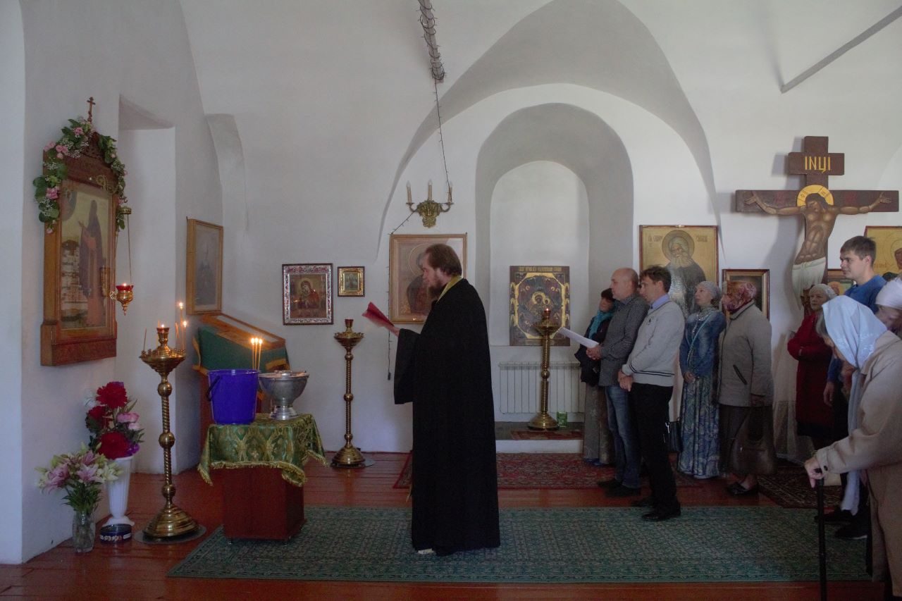 В Воскресенском мужском монастыре с. Бережок почтили память преподобного Тихона Карачевского соборным богослужением