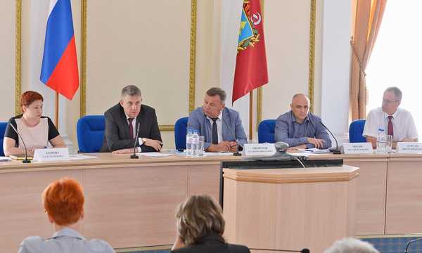 В правительстве Брянской области обсуждались вопросы нацпроектов «Образование», «Здравоохранение» и регионального проекта «Спорт — норма жизни»