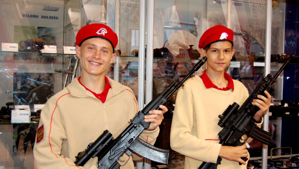 Юнармейцы из Брянска побывали на крупнейшей выставке вооружения