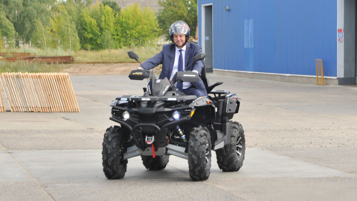 Губернатор Александр Богомаз посетил Жуковский веломотозавод