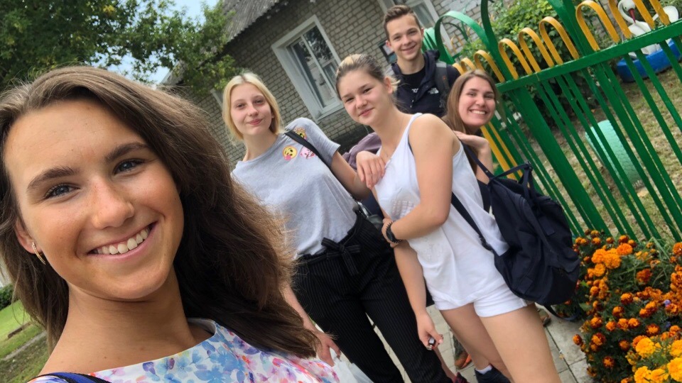 Брянские волонтёры убрали территорию соцприюта