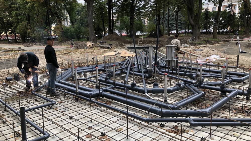 Брянский фонтан Круглого сквера оснастили сложной системой водопроводов