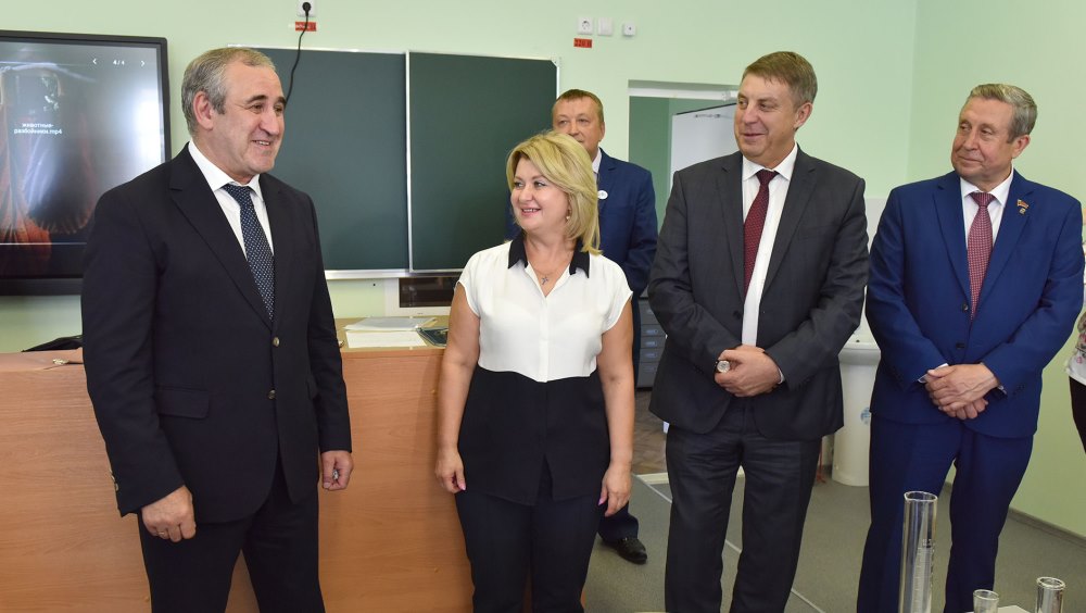 Зампред Госдумы Неверов оценил Брянский предуниверсарий и умную крышу школы № 59