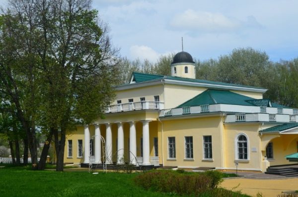 Овстуг вошел в 10-ку лучших усадеб России