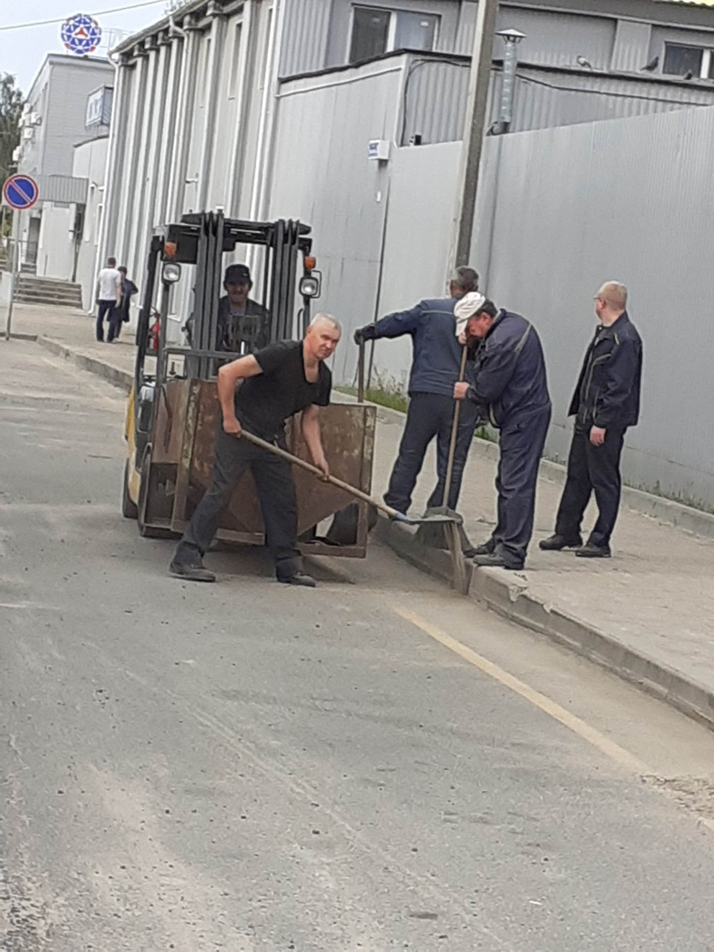 В брянском Карачеве прошел общегородской субботник