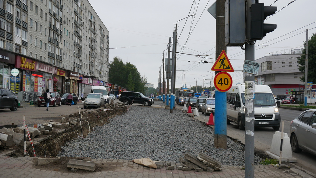 В Брянске продолжается ремонт улицы Авиационной