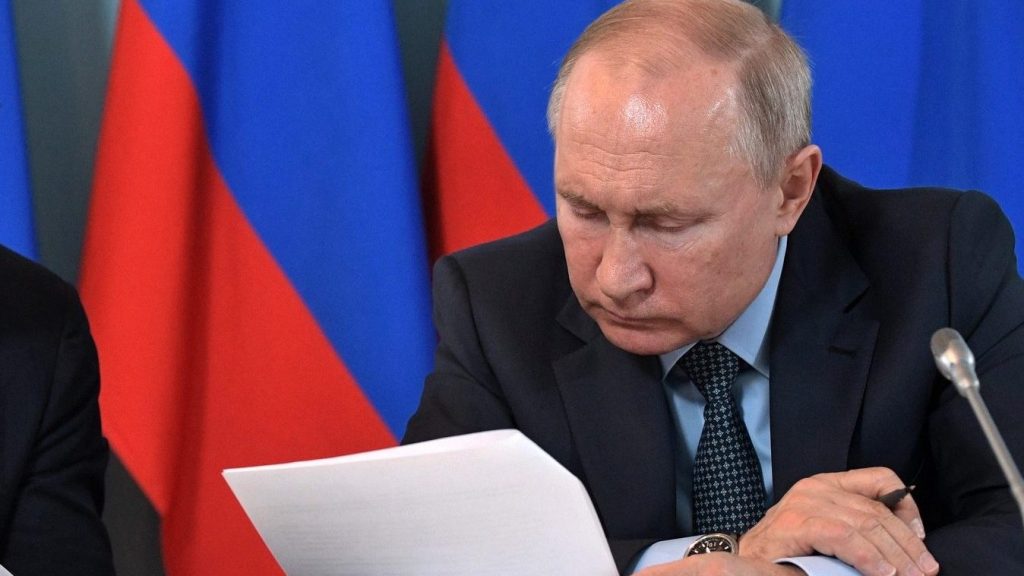 Владимир Путин присвоил звание «Заслуженный врач России»  медику из Брянска