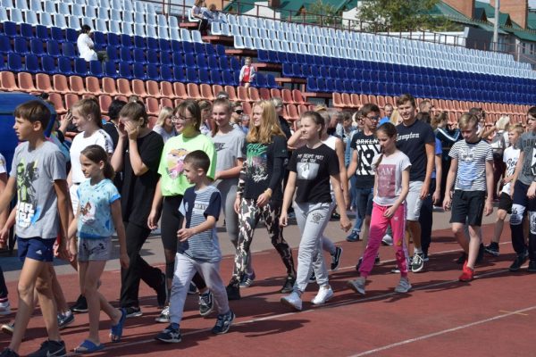 На стадионе «Солнечный» в брянских Клинцах прошел спортивный праздник, посвященный Дню физкультурника