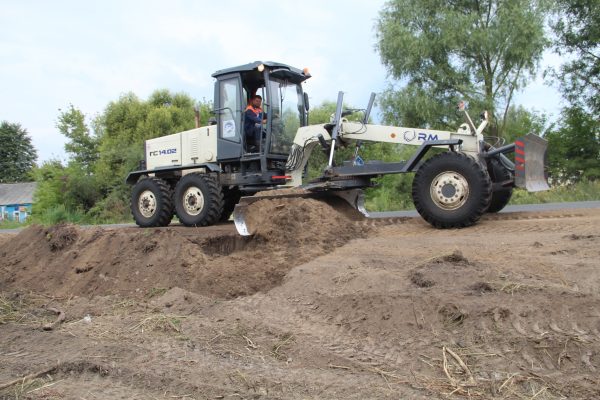 В рамках реализации нацпроекта «Безопасные и качественные дороги» в Брасовском районе Брянщины  активно ведется ремонт дорог