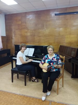 В рамках реализации национального проекта «Культура» детская  школа  искусств брянского Сельцо получило  пианино  и домру