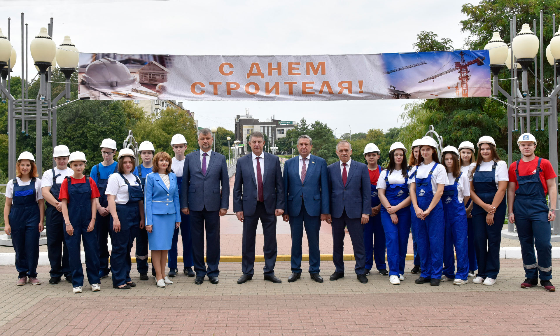 В Брянске прошло торжественное мероприятие, посвященное Дню строителя