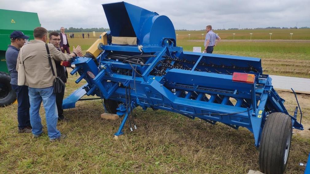 Брянская делегация участвовала во Всероссийском Дне льняного поля в Тверской области