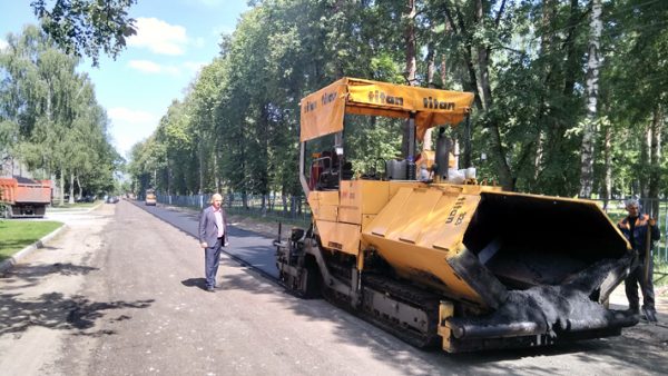 В Жуковке Брянской области ремонтируют участок дороги на улице Лесной