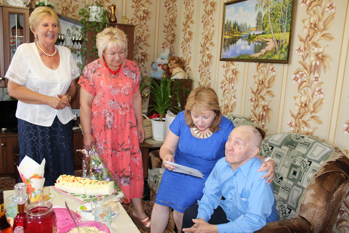 В Карачеве поздравили юбиляра — фронтовика