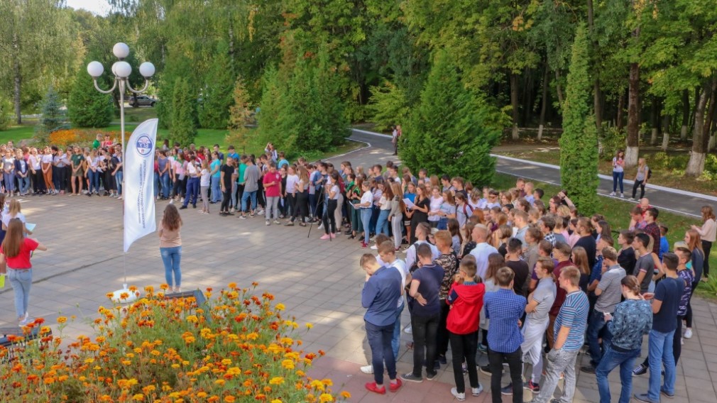 Первокурсники БГУ проходят традиционную тропу