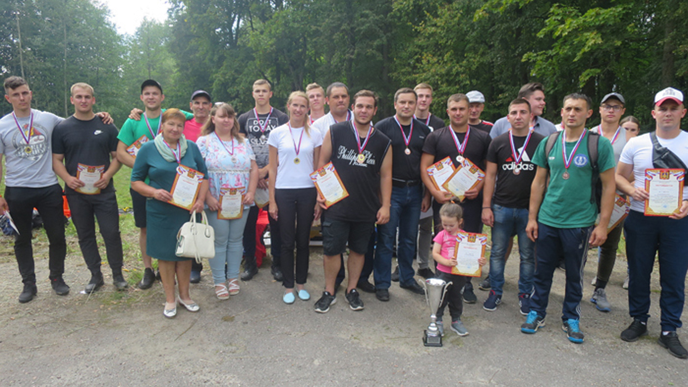 В Брянском Красном Роге прошёл спортивный праздник