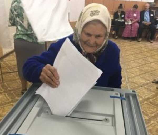 В Брянской области одной из первых проголосовала 98-летняя жительница Локтя
