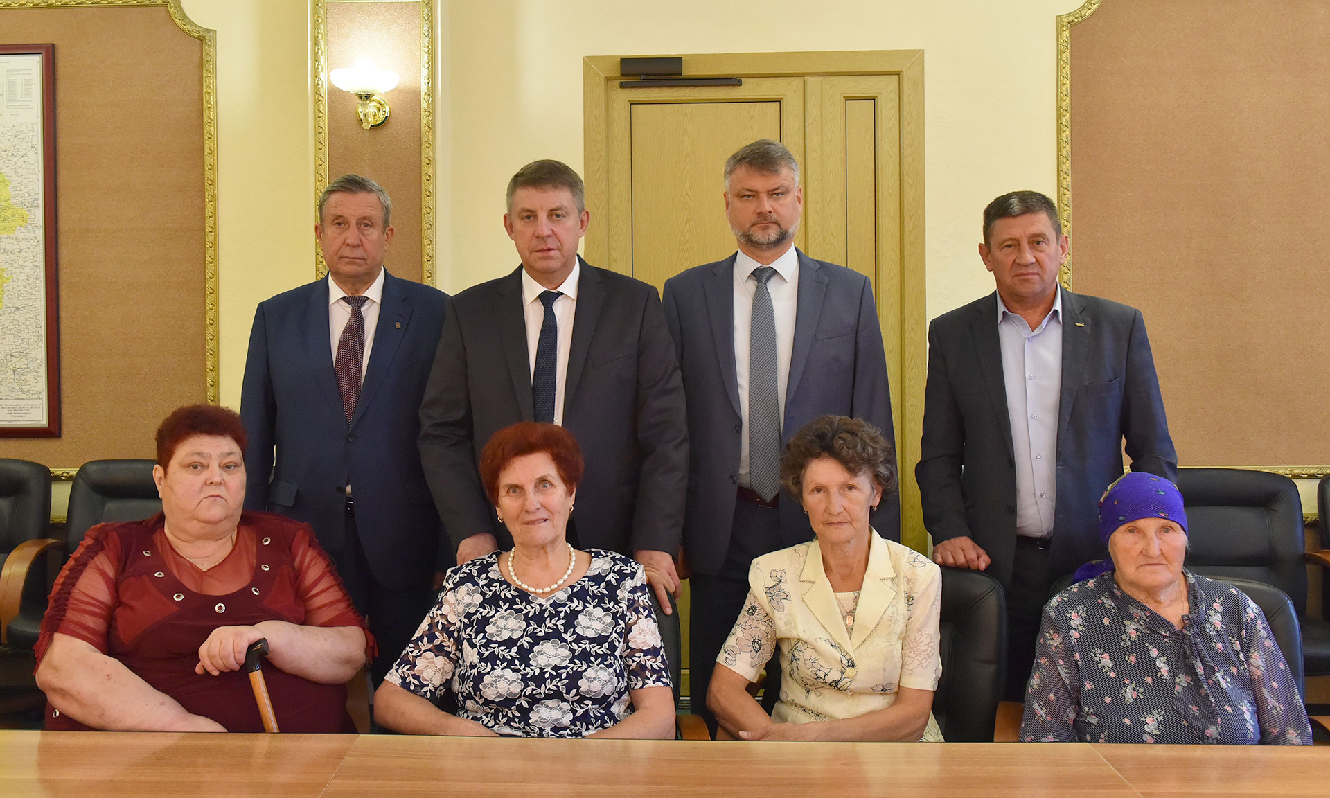 Губернатор Брянщины встретился с матерями героев 6-й роты