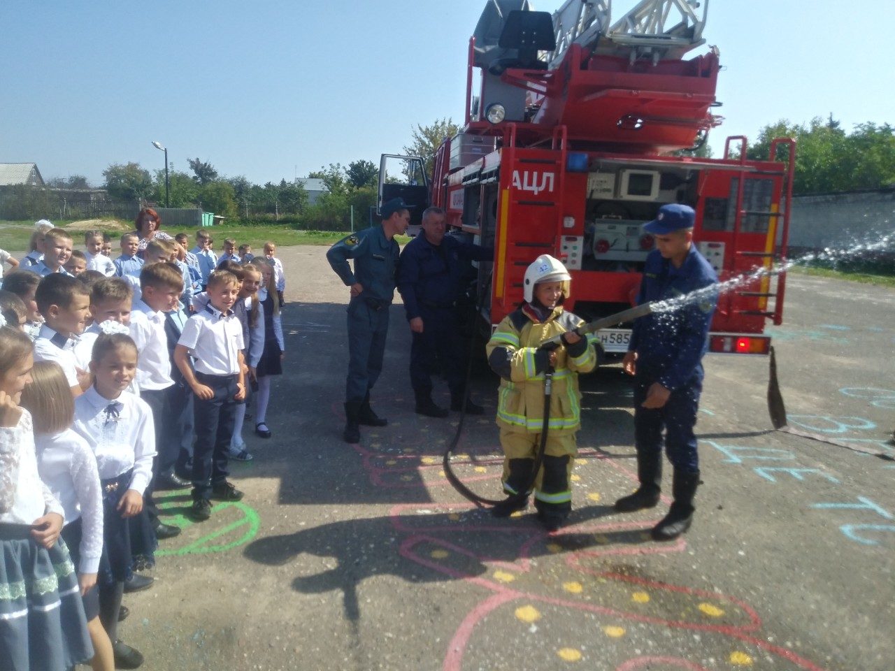  Карачевские спасатели провели открытый урок ОБЖ