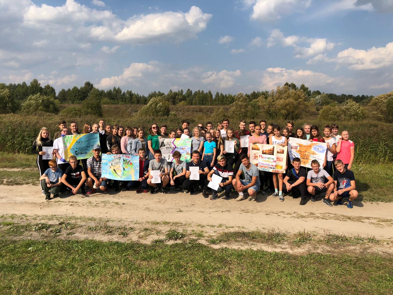 Ученики Карачевской школы навели чистоту на подшефной территории