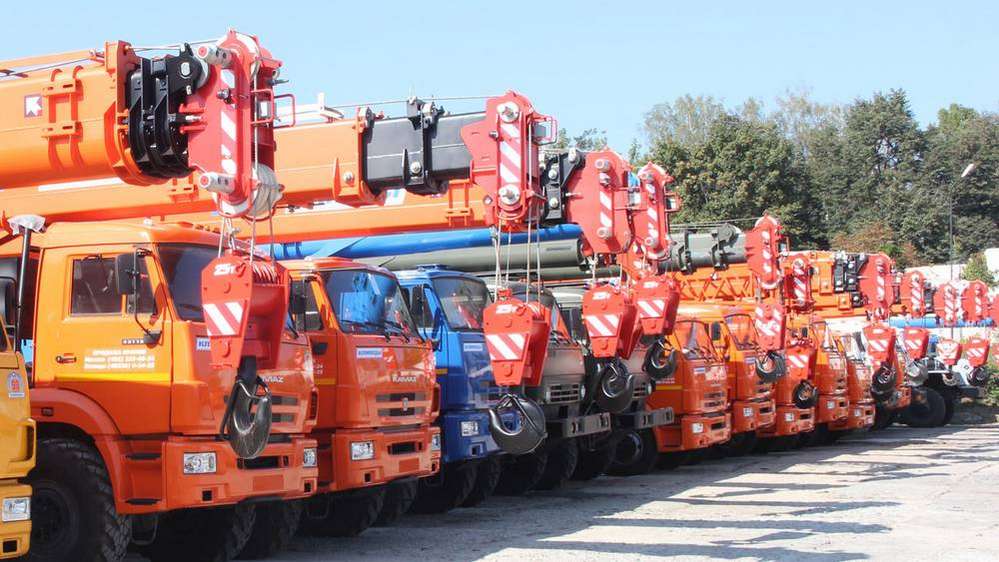 Для брянских коммунальщиков правительство области приобретет два автокрана