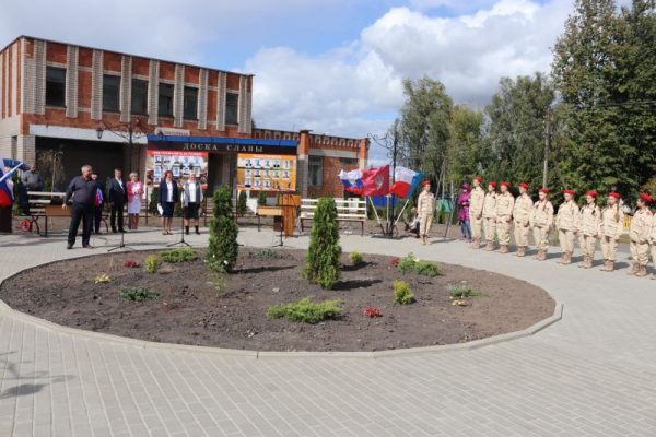 В клинцовском селе Медведово Брянской области открыли площадь Славы