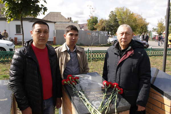 На Алее Славы в брянском  Погаре открыли мемориальную доску Герою Советского Союза