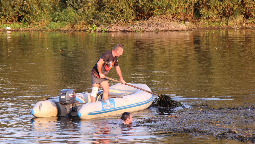 Брянская команда аквабайкеров «Касатки» подготовила на Десне трассу для выступления в День города