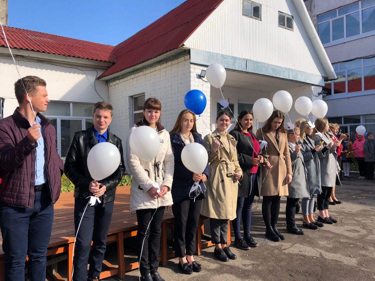 Акция » Голубь мира» прошла в школе им. С. М.Кирова Карачева