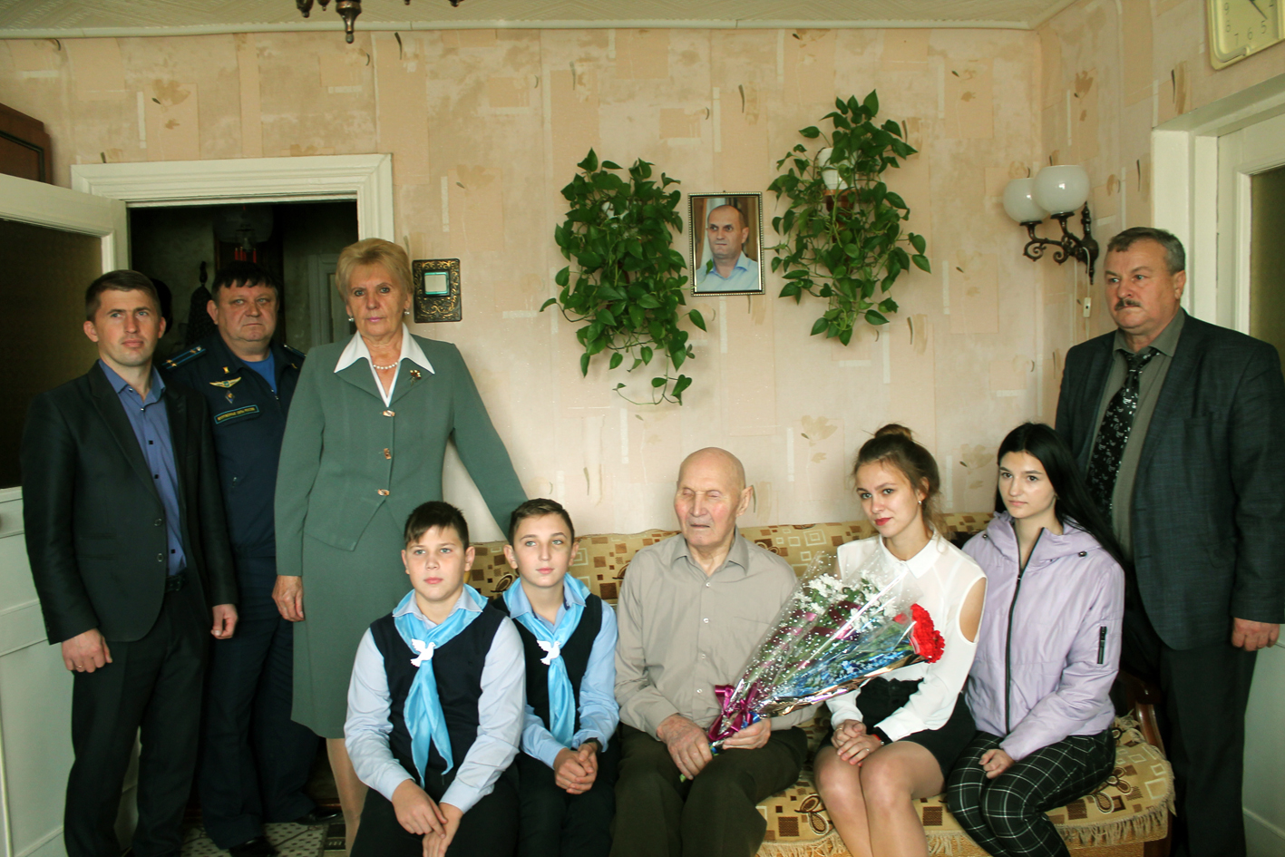 В Карачеве поздравили ветерана с 95-летием