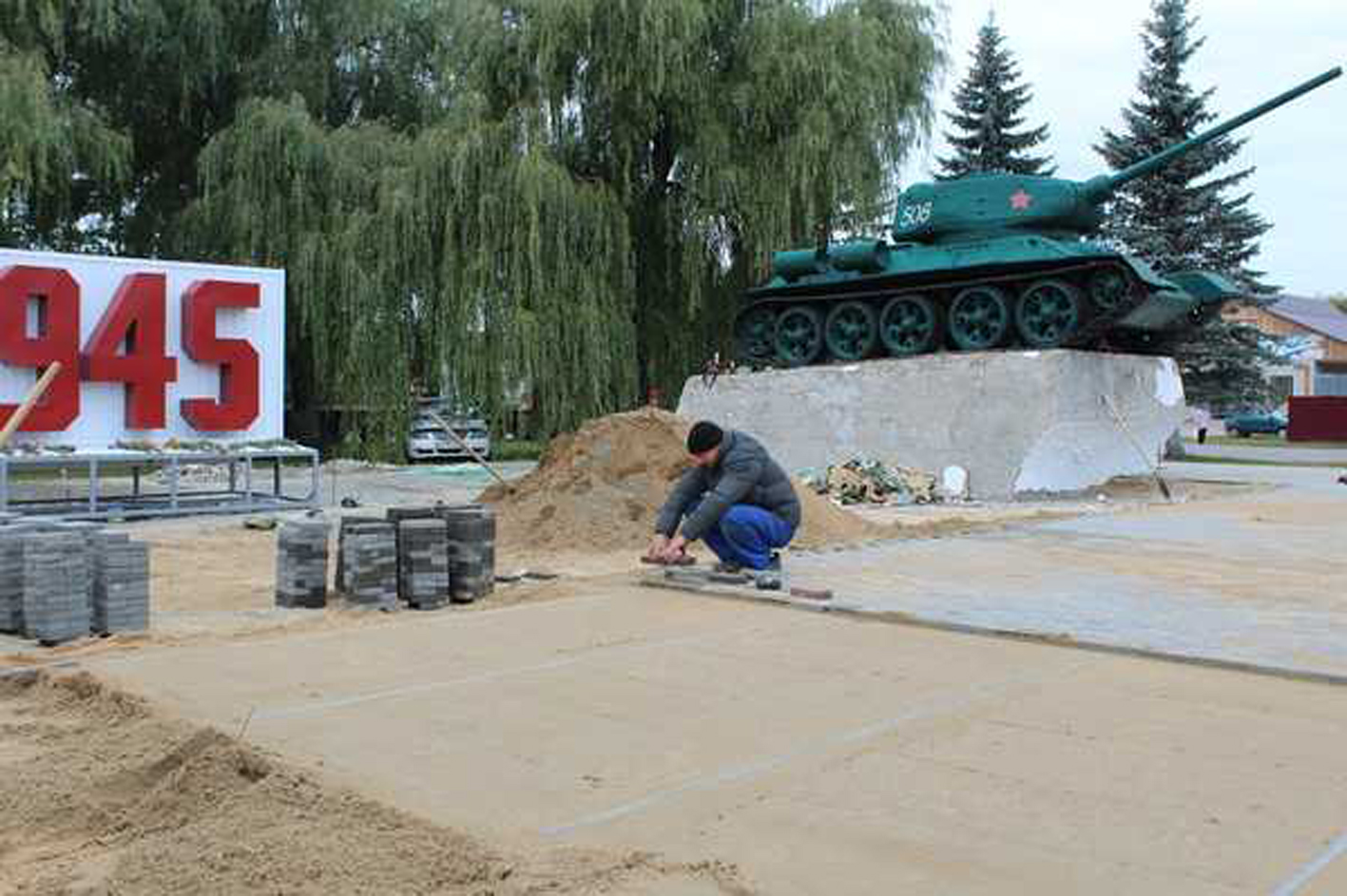 По проекту инициативного бюджетирования в брянской Клетне реконструируют воинский мемориал