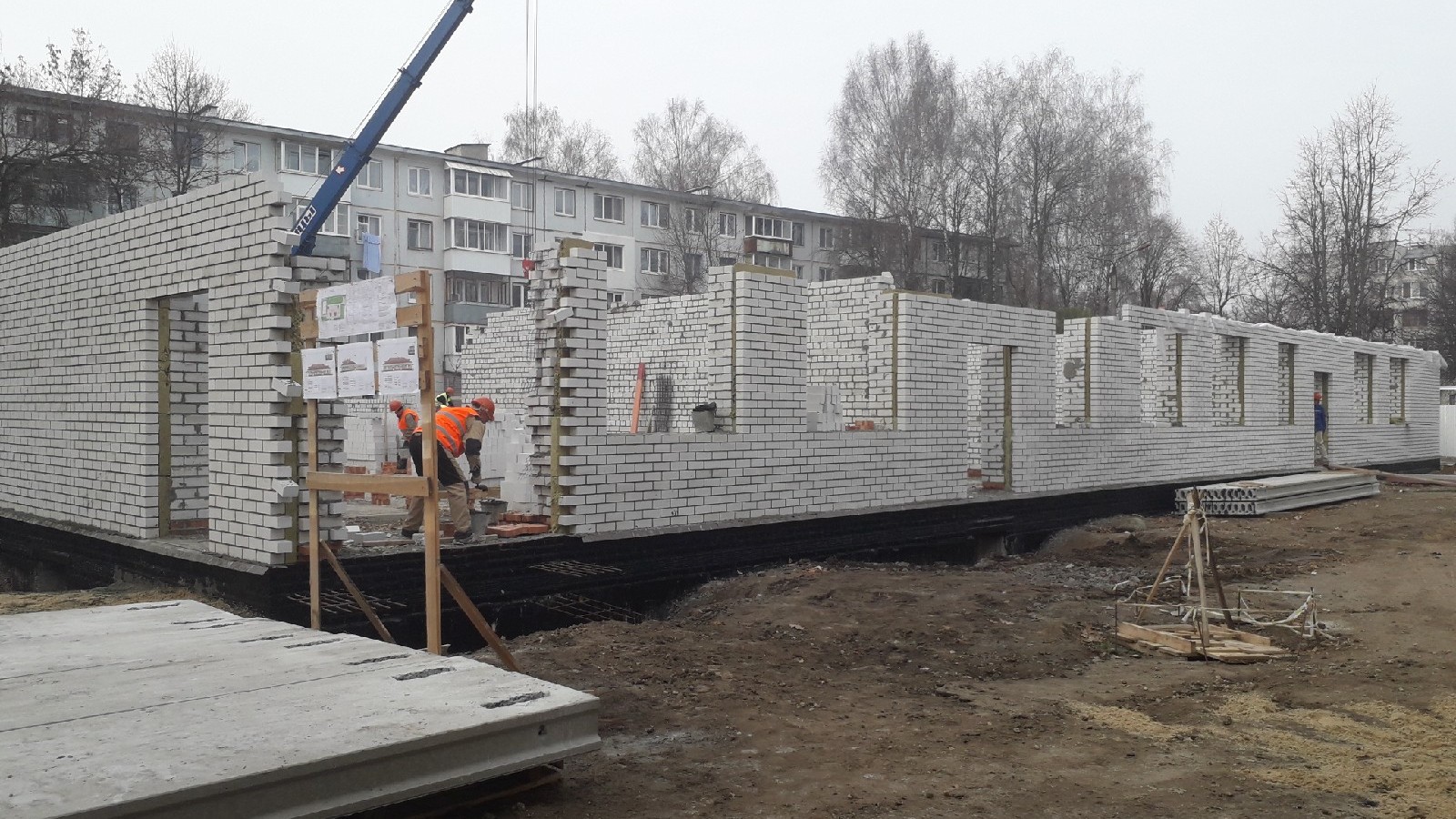 Брянский губернатор обязал строителей детсада «Гнёздышко» успеть до «минусовой» температуры