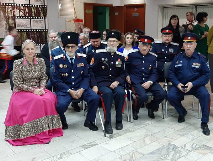 Передвижная планшетная выставка «Казачество на государевой службе» открылась в Брянске