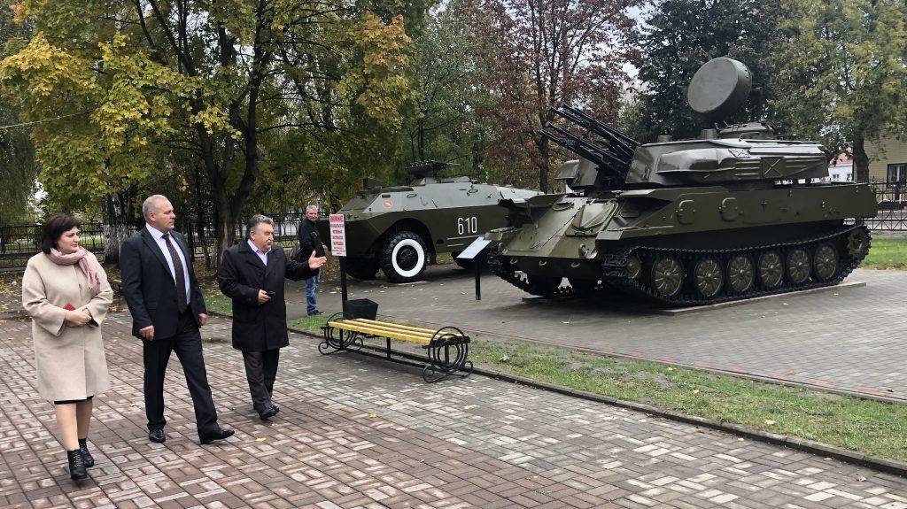 Депутат Госдумы Валентин Суббот посетил в Унече благоустроенные общественные территории