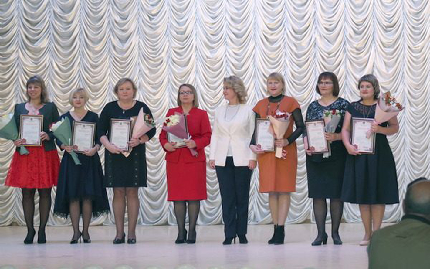 Педагогических работников Брянщины поздравили с праздником