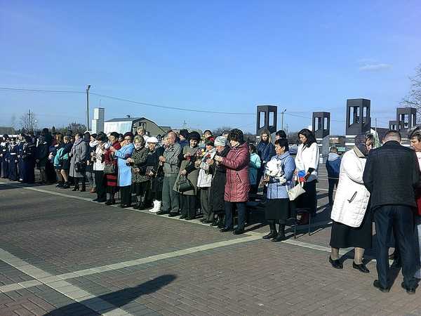 В Карачевском районе почтили память расстрелянных жителей Хацуни