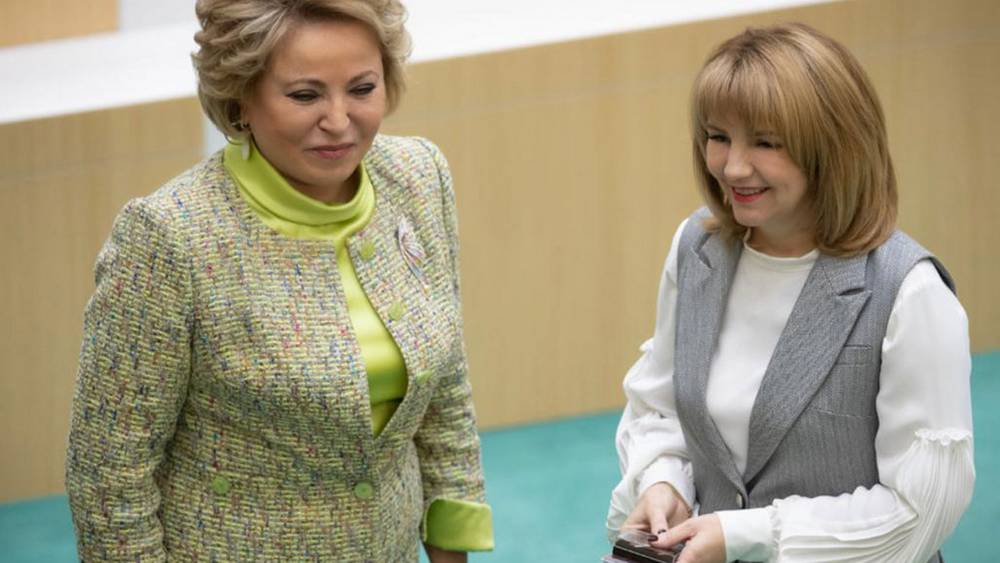 Брянский сенатор Солодун получила удостоверение от Матвиенко