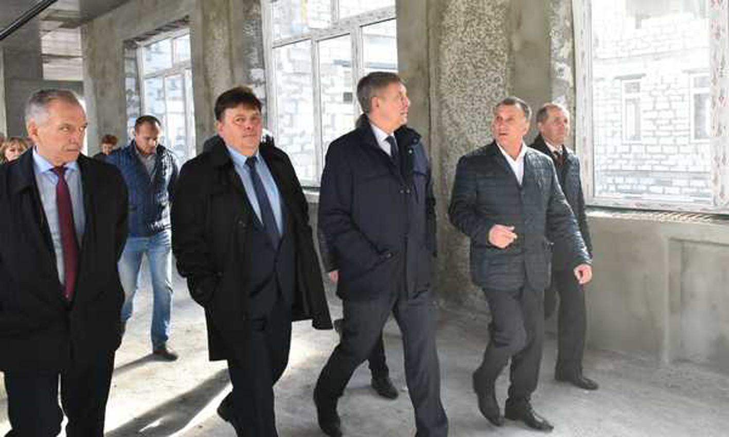 В Брянске на территории старого аэропорта строится школа