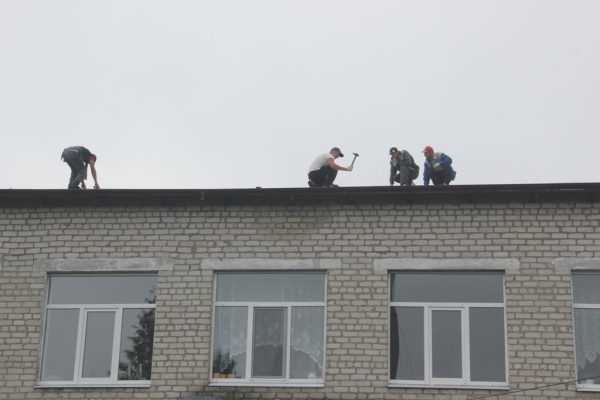 Более 180 кровель детсадов и школ отремонтируют на Брянщине