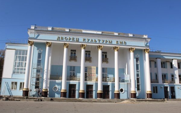 В Брянске в рамках регионального проекта «Культурная среда» идет ремонт ДК БМЗ