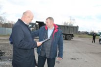 Заместитель Губернатора Брянской области Александр Коробко побывал в Карачевском поселке Березовка