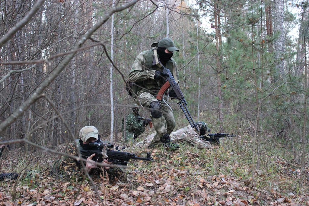 Брянский ОМОН провел комплексные занятия в полевых условиях