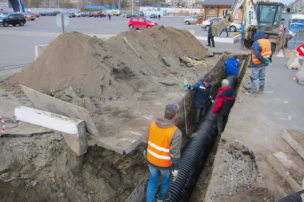 В  Брянске ремонтируют ливневую канализацию в районе Первомайского моста