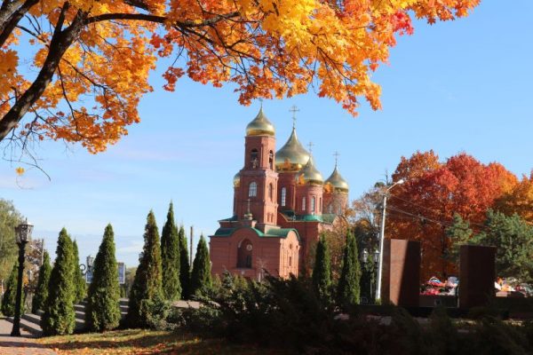 В клинцовском Кафедральном Соборе Брянской области устанавливают мраморный иконостас