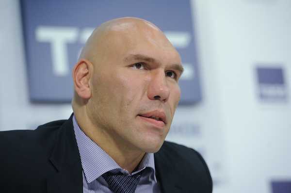 Депутат госдумы Николай Валуев оказал помощь жительнице Карачева в получении речевого тонометра