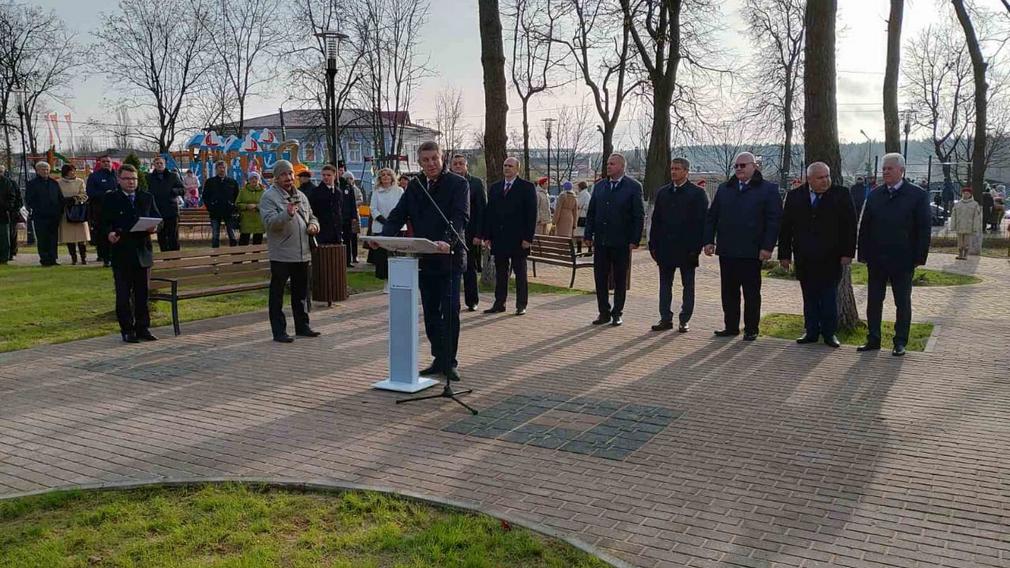 Александр Богомаз участвовал в открытии сквера Щорса в Клинцах